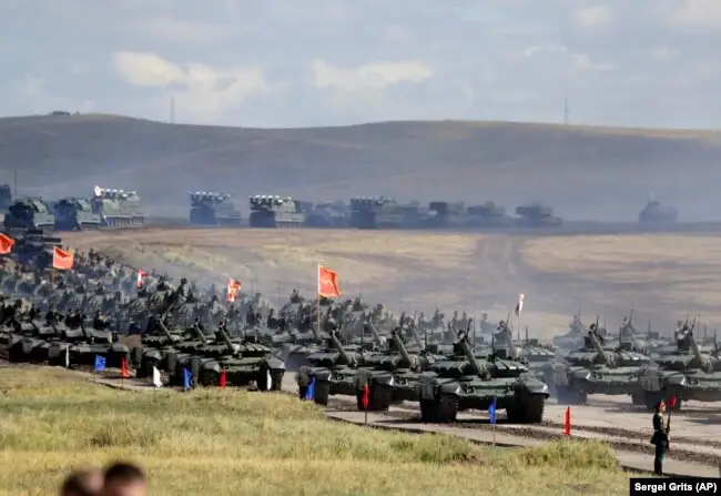 Қытай танктері Восток-2018 әскери жаттығуында.