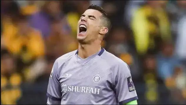 اشۋلى ارابتار رونالدۋدى ەلدەن قۋىپ شىقپاق