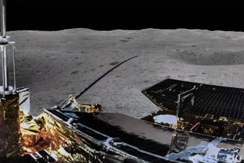 Хитойлик олимлар Ой тупроғи намуналаридан илгари номаълум бўлган минерални топдилар