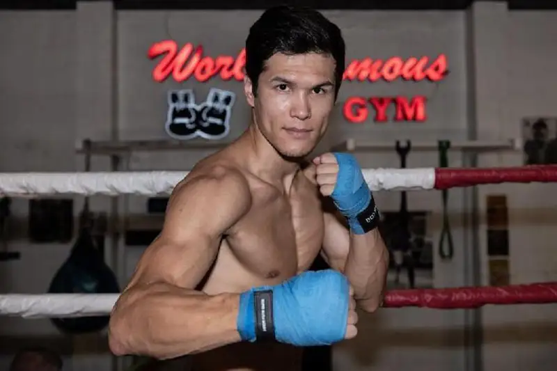 دانيار ەلەۋسىنوۆ ونەر كورسەتەتىن بوكس كەشىندە تاعى ءبىر قازاقستاندىق جۇدىرىقتاساتىن بولدى