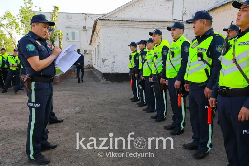 Энди Қозоғистон полициячилари туфли ўрнига кроссовка кийишади
