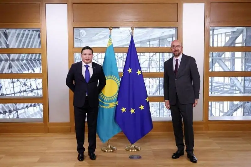 哈萨克斯坦大使向欧洲理事会主席递交国书