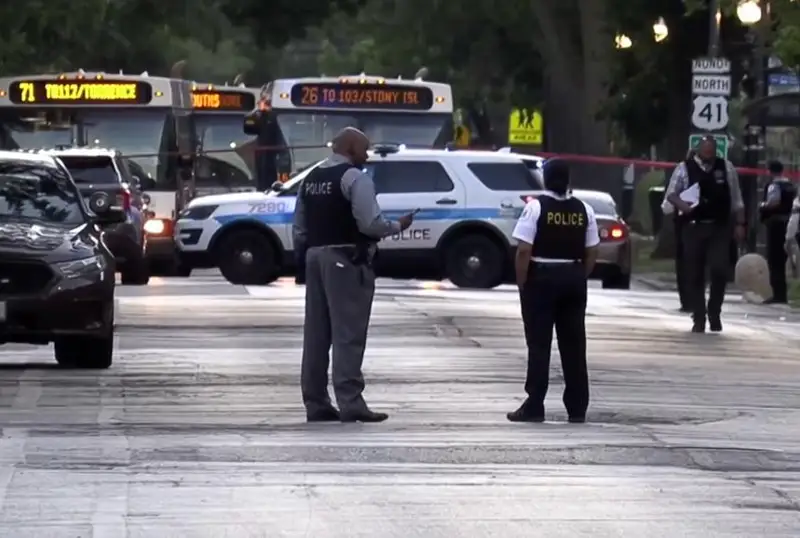 Иллинойс штатида беш ойлик қиз машинада отиб ўлдирилди