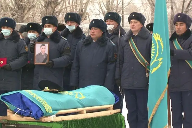 Ещё одного погибшего военного похоронили в Караганде
