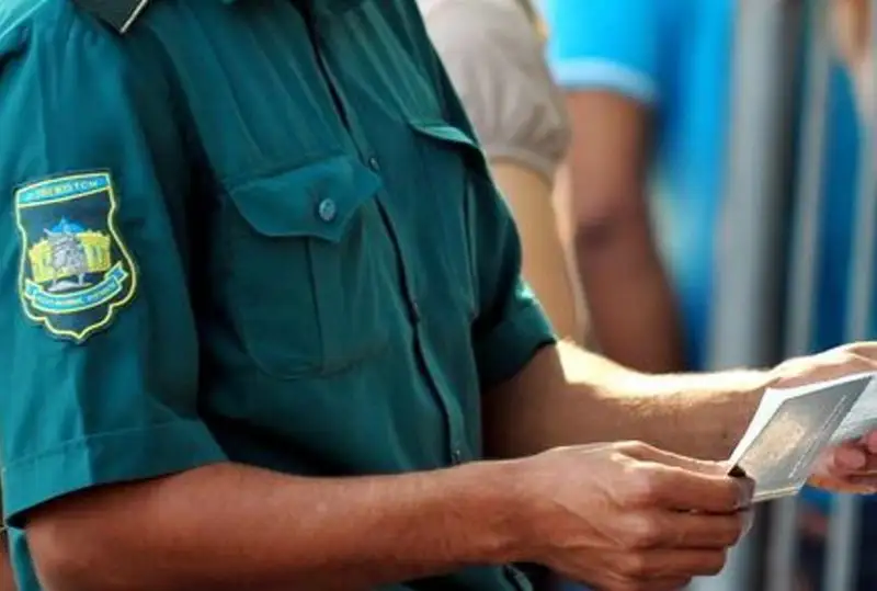 Двоих полицейских Самарканда уволили за применение силы к казахстанским туристам