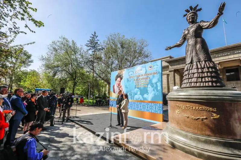 Алматыда Роза Бағлановаға ескерткіш орнатылды