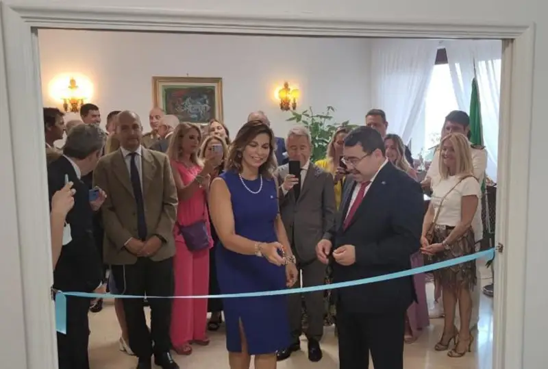 نەاپول قالاسىندا قازاقستاننىڭ قۇرمەتتى كونسۋلدىعى اشىلدى - فوتو