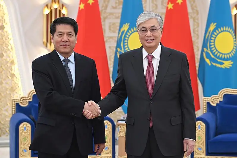 托卡耶夫总统会见中国政府欧亚事务特别代表