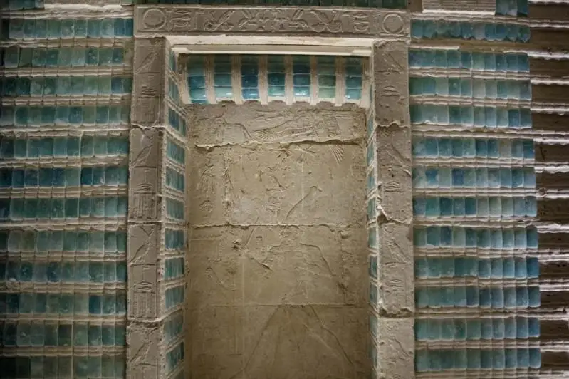 Мисрда фиръавн Жосернинг қайта тикланган қадимий эҳроми сайёҳлар учун очилди