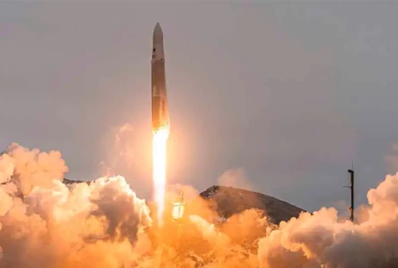 Американинг Rocket ракетаси ҳалокатга учради