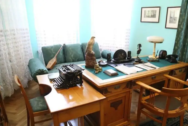 اۋەزوۆتىڭ مۋزەي-ۇيىنە ساياحات - فوتو