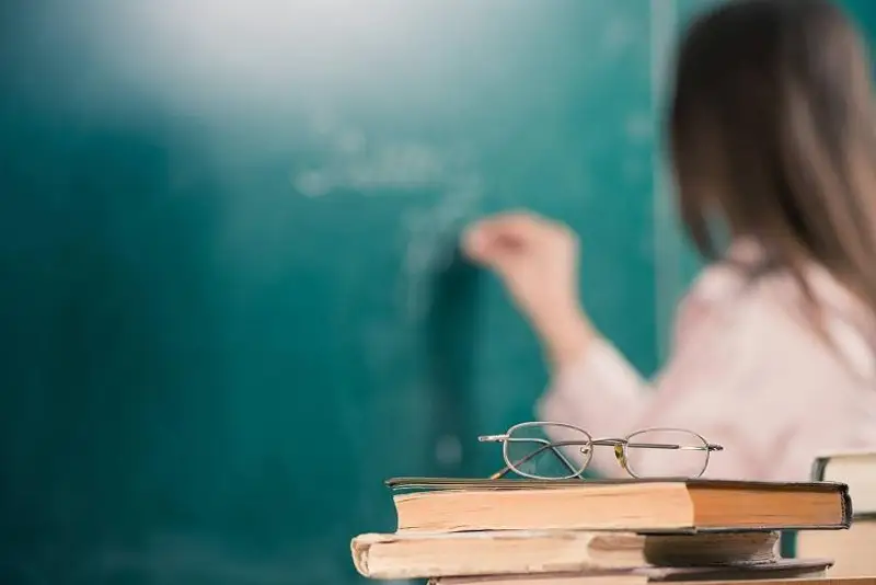 ءتورت وڭىردەگى مۇعالىمدەردىڭ جالاقاسى 790 مىڭ تەڭگەگە دەيىن وسەدى – ايماعامبەتوۆ