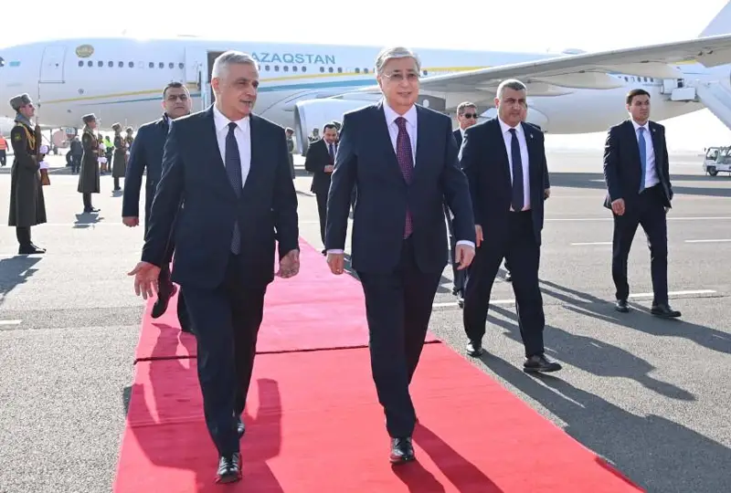 Президент Қасим-Жомарт Тоқаев амалий ташриф билан Арманистонга келди