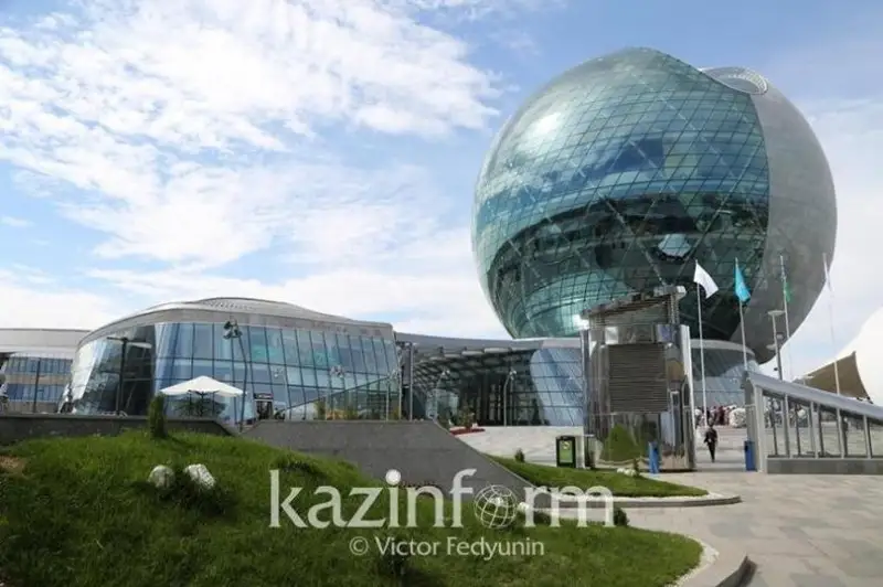 استاناداعى جارمەڭكەدە بالالار تاۋارلارى 30 پايىز تومەن باعامەن ساتىلۋدا