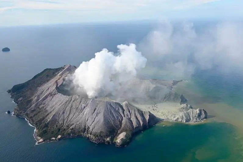 新西兰怀特岛火山喷发致5人死亡多人失踪