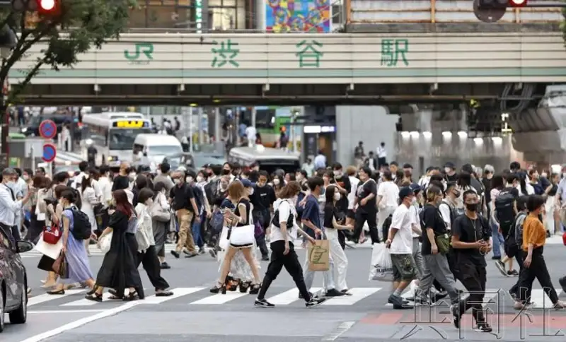 日本新冠感染人数连续两周居全球首位