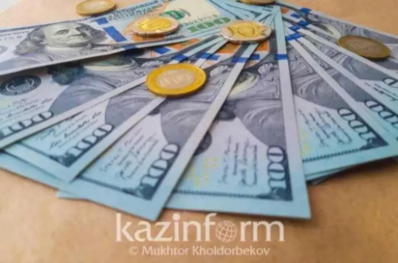 قور نارىعىندا تەڭگە ءۇشىنشى كۇن قاتارىنان قۇلدىراپ جاتىر