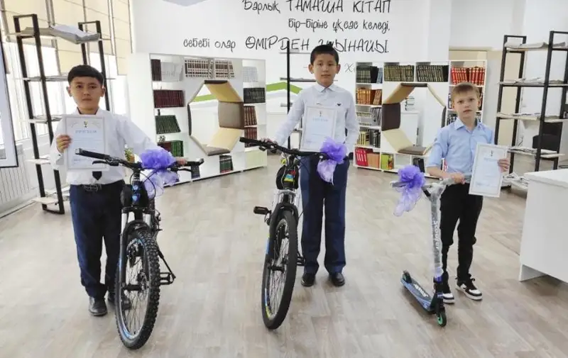 جاز بويى 60-قا جۋىق كىتاپ وقىعان پاۆلودارلىق وقۋشىلار ۆەلوسيپەد ۇتىپ الدى