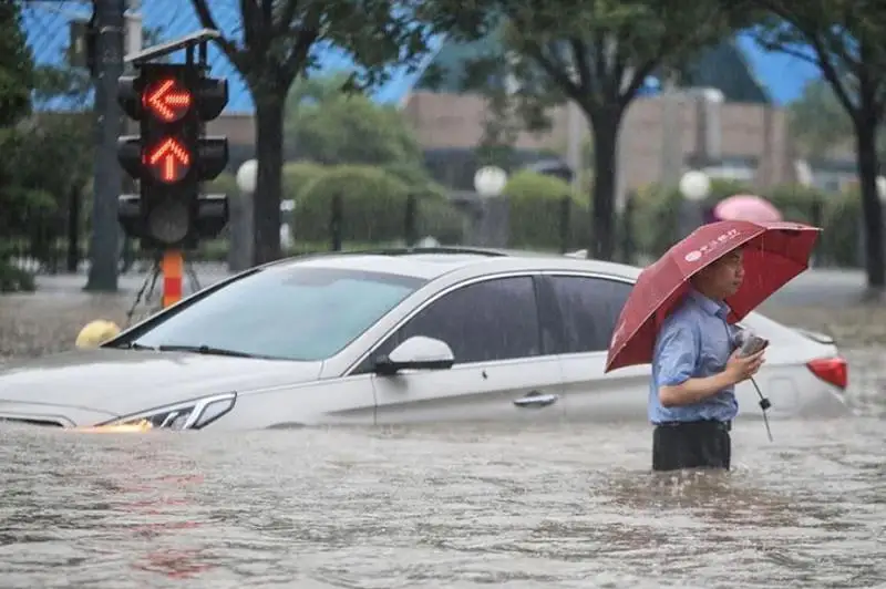 Хитой жанубидаги сув босган туннелдан 14 кишининг жасади топилди