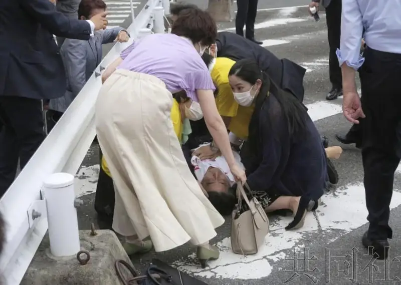 日本前首相安倍在奈良遭枪击 心肺功能停止