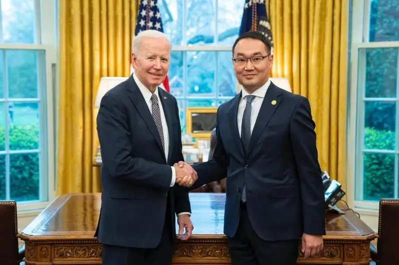 哈萨克斯坦大使会见美国总统