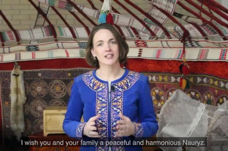 ا ق ش- تىڭ قازاقستانداعى باس كونسۋلى ناۋرىز مەيرامىمەن قازاق تىلىندە قۇتتىقتادى