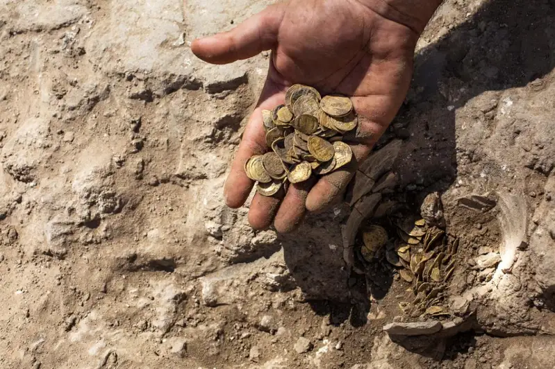 以色列出土1100年前古代金币