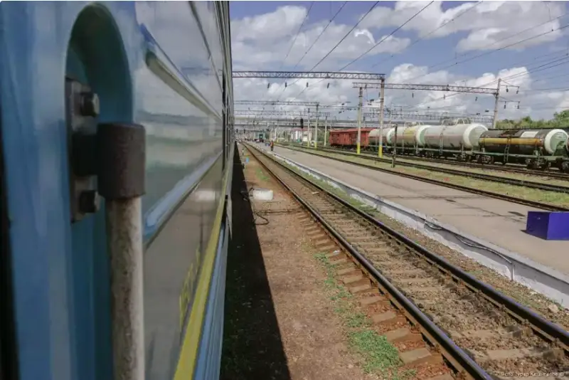 قازاقستاندا جىل باسىنان بەرى 42 ادامدى پويىز قاعىپ كەتكەن