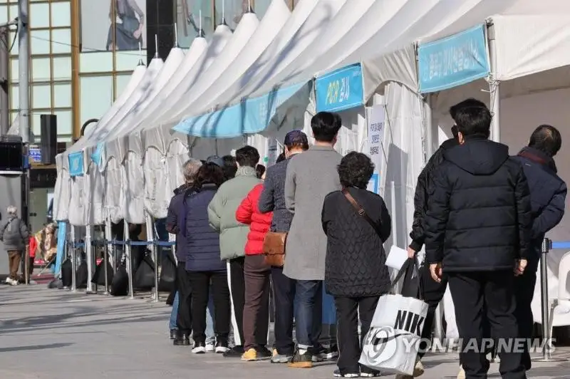 韩政府预测新增病例两周内将降至30万例以下