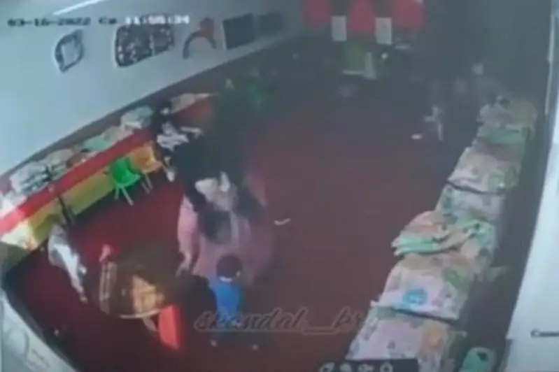 اباي قالاسىندا سابيلەرگە قول كوتەرگەن تاربيەشى 40 تاۋلىككە قامالۋى مۇمكىن - ۆيدەو