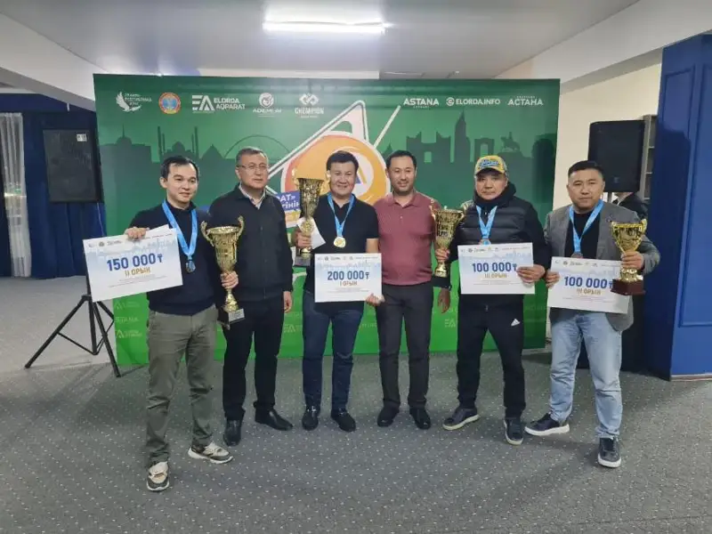 رەسپۋبليكا كۇنىنە وراي قالامگەرلەر اراسىندا بيلياردتان تۋرنير ءوتتى - فوتو