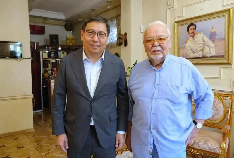 Асанали Ашимов отмечает 85-летний юбилей
