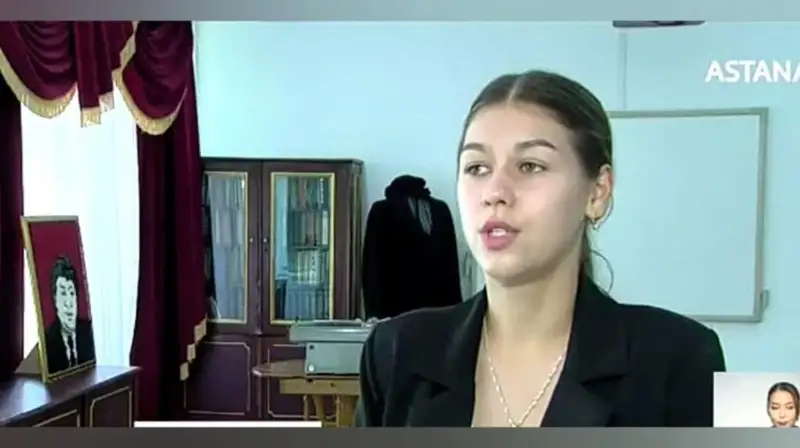 نەمىس قىزى قازاق ءتىلى مەن ادەبيەتى پانىنەن ساباق بەرىپ ءجۇر