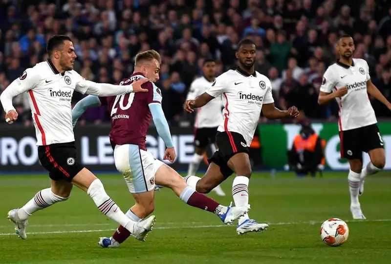 «Айнтрахт» Европа лигасида қаторасига 9 та ўйинни муваффақиятли  ўтказди