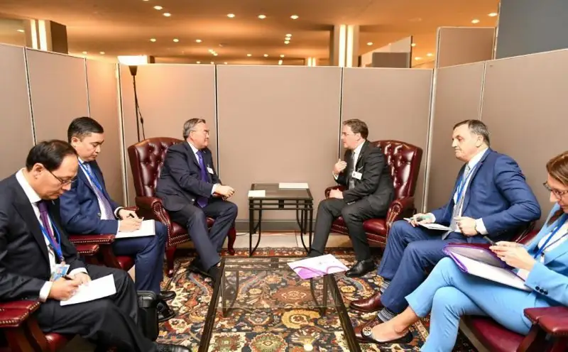 哈外长在美国举行一系列双边会晤