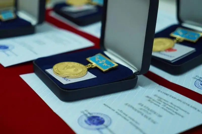 Қозоғистонда коронавирусга қарши курашда фаол бўлган 343 киши «Халқ раҳмати» медали билан тақдирланди