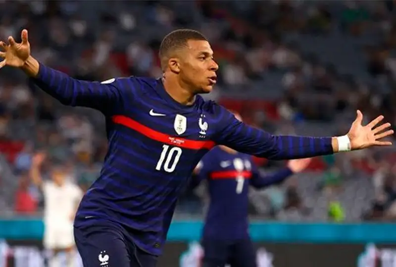 فۋتبولدان ۇلتتار ليگاسى: فرانسيا قۇراماسى العاشقى جەڭىسىنە قول جەتكىزدى