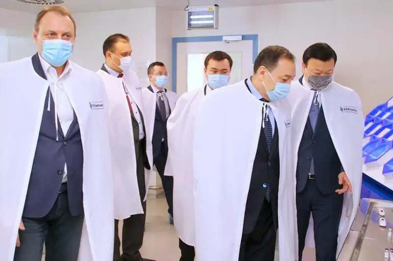 Қарағанди фармацевтика мажмуаси «Спутник V» вакцинасининг саноат партиясини чиқарди