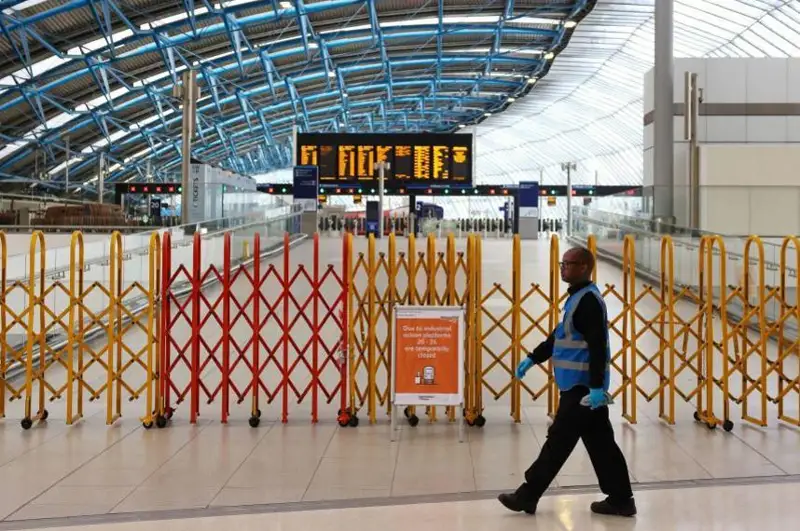 Британияда темир йўлчилар оммавий иш ташлашга чиқди