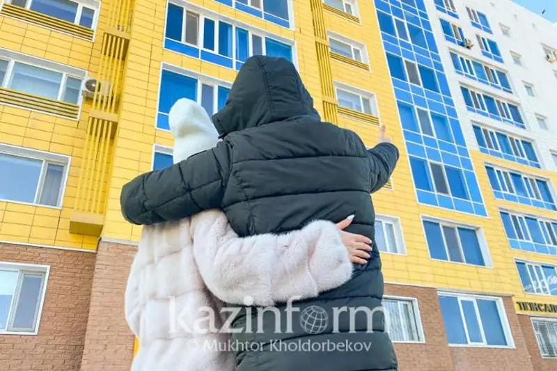 Áleýmettik osal topqa jatpaıtyn 373 myń adam baspana kezeginde tur