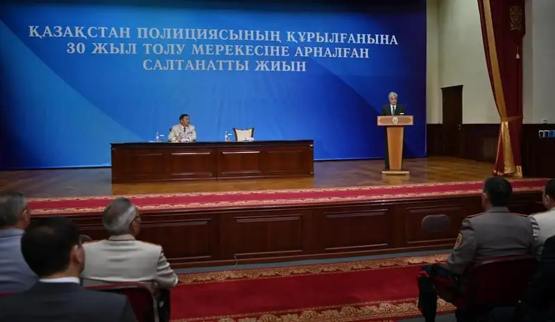 Тоқаев қозоғистонликларни мустақиллик тарихи ҳақида гапирганда эҳтиёт бўлишга чақирди