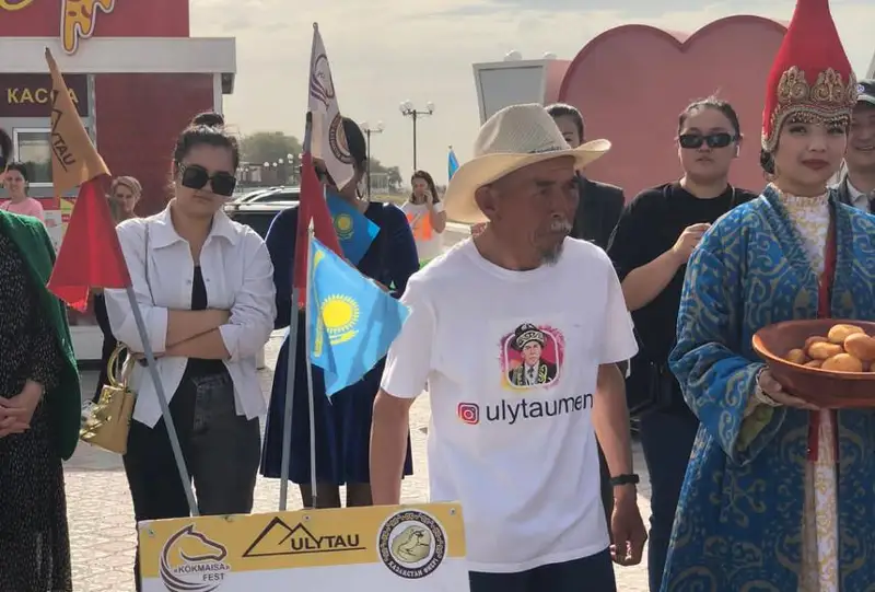 72 jastaǵy jaıaý marafonshy alty aıda Ulytaýdan Aqtaýǵa jetti