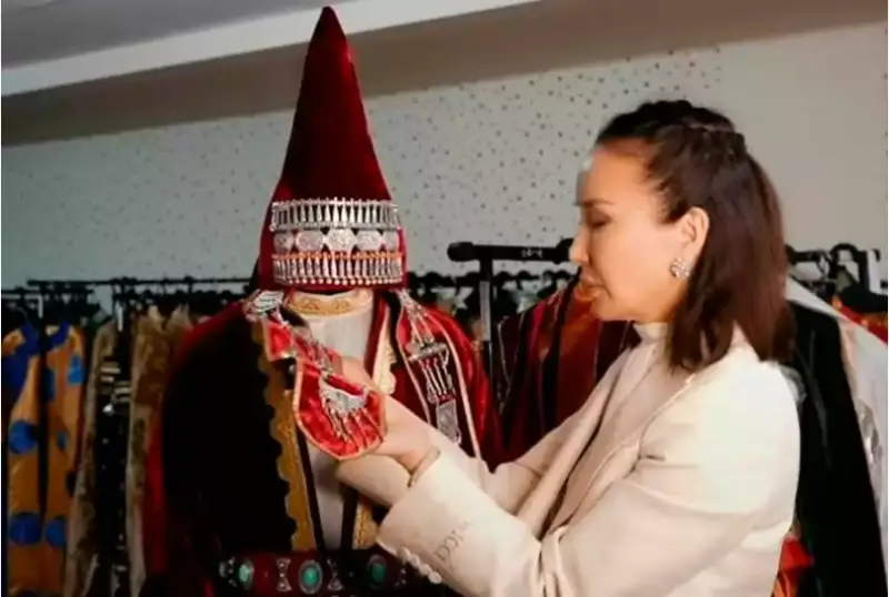 استانادا وتكەن قىسقى قايىرىمدىلىق بالىندا 4 ميلليون تەڭگەگە ساتىلعان باس كيىم