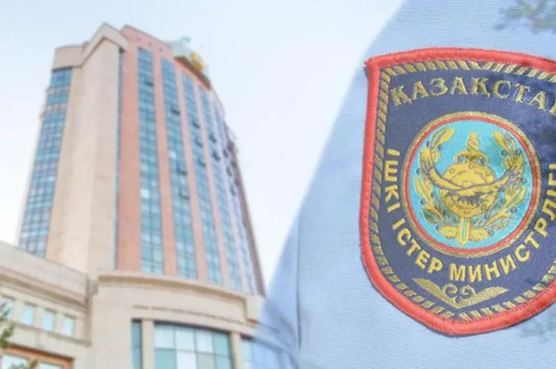 الماتىلىق ەكى پوليتسەي ايەل ەرلەرمەن تەڭ دارەجەدە باسقارما عيماراتىن قورعاعان