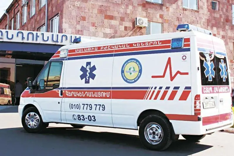 Ҳиндистонда тўрт қаватли бино қулаб тушди ва  бир неча киши вайрона остида  қолди