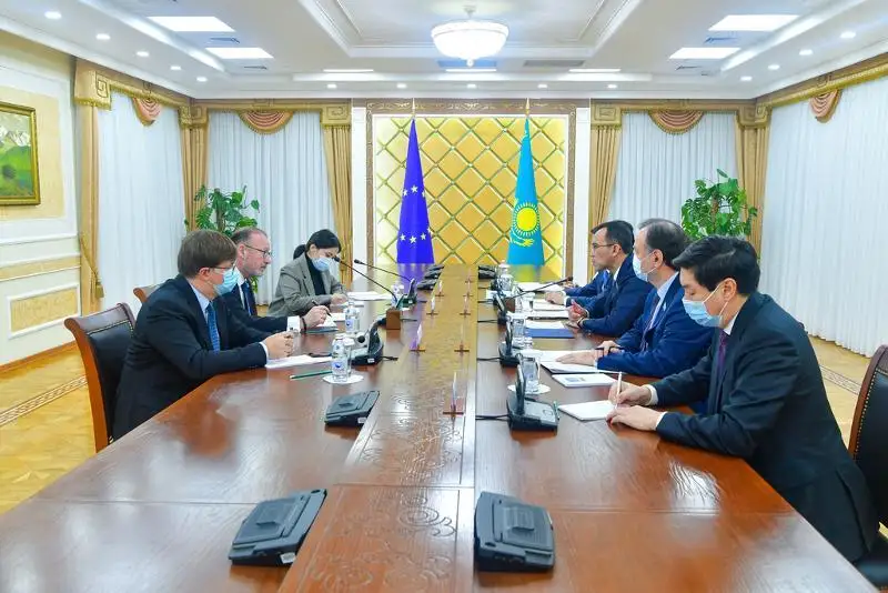 Маулен Ашимбаев Европа палатаси раиси Рик Демс билан учрашди