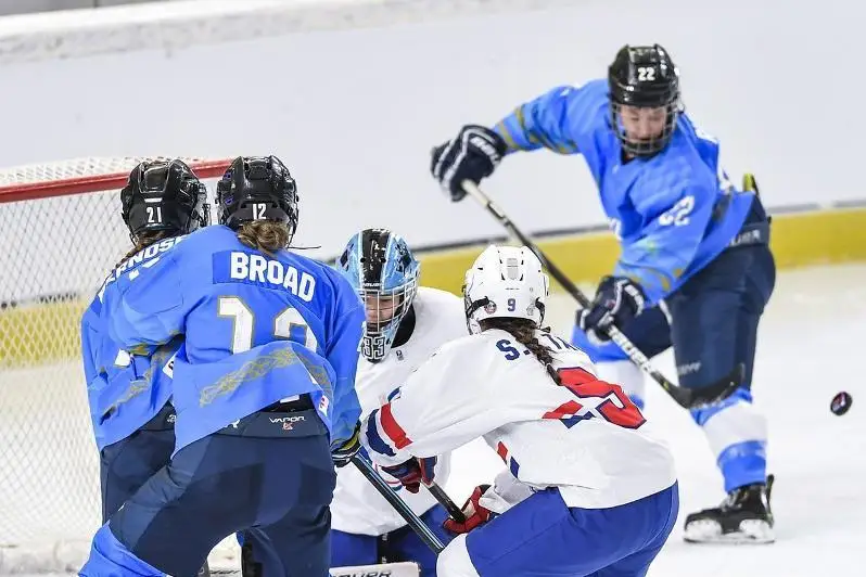 Қозоғистонлик хоккейчилар  Олимпиада – 2022 га йўлланма тақдим этадиган мусобақани  йирик ҳисобдаги ғалаба билан бошладилар