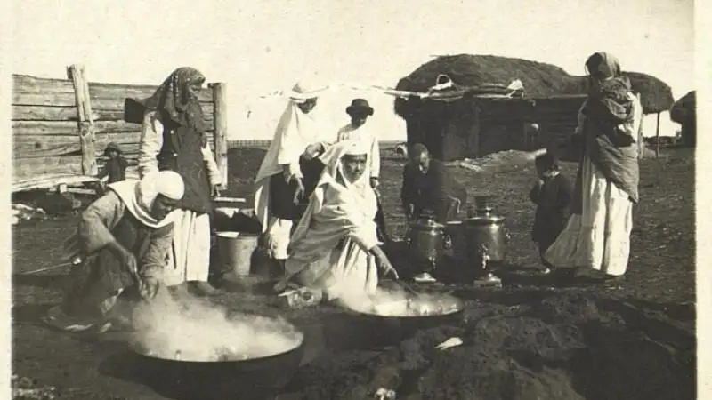 سۇمدىقتىڭ بەتىن اشادى. اشتىق جىلدارىنداعى وقيعالار