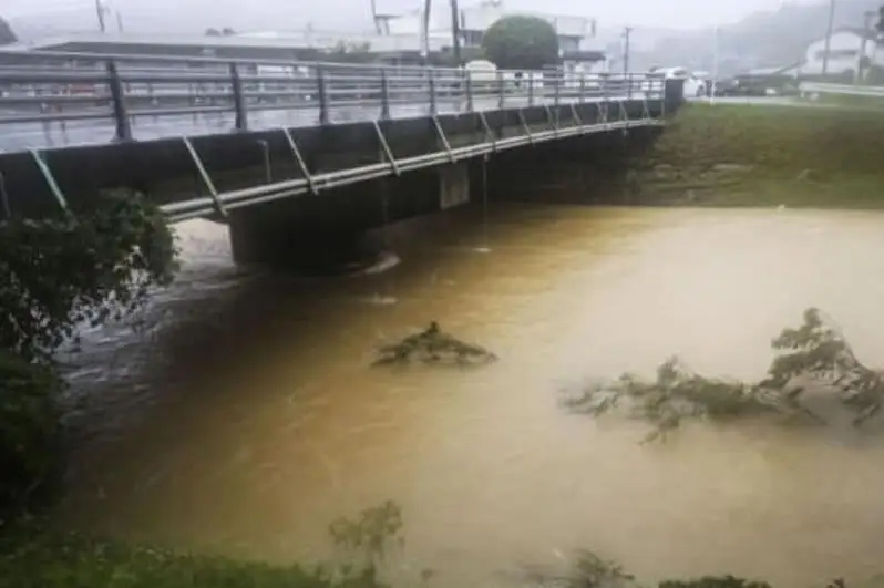 Японияда кучли ёмғир туфайли юз минглаб одамлар эвакуация қилинмоқда