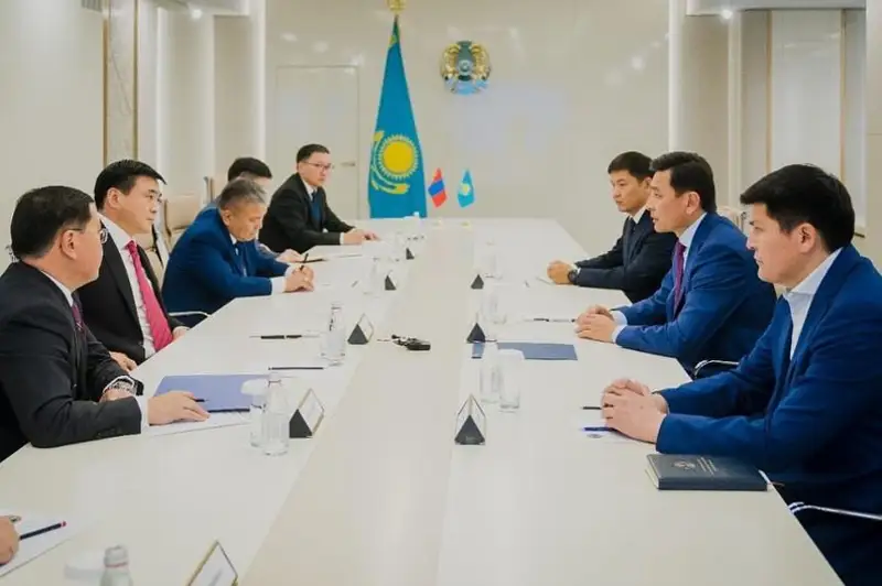 Меры по улучшению инвестклимата обсудил аким Астаны с вице-премьером Монголии